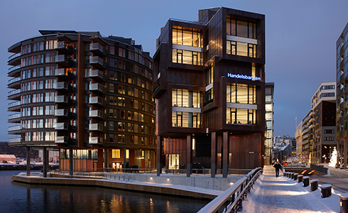 Spenstig arkitektur i vinterkveldslys, Tjuvholmen januar 2011.